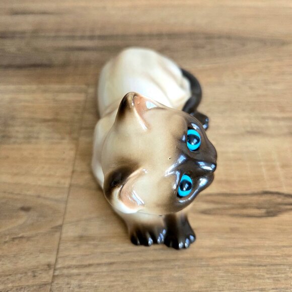 Vintage ceramic Siamese kitten/cat figurine with blue glass eyes. Korea. - Picture 5 of 7
